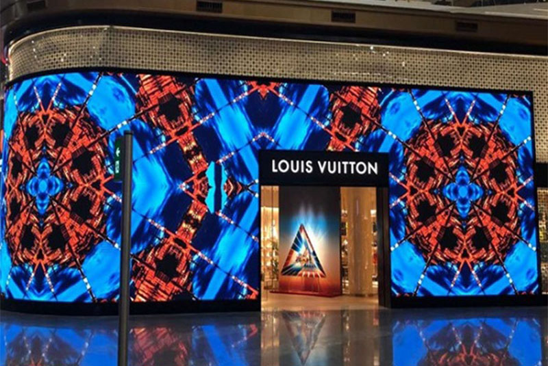1Louis Vuitton